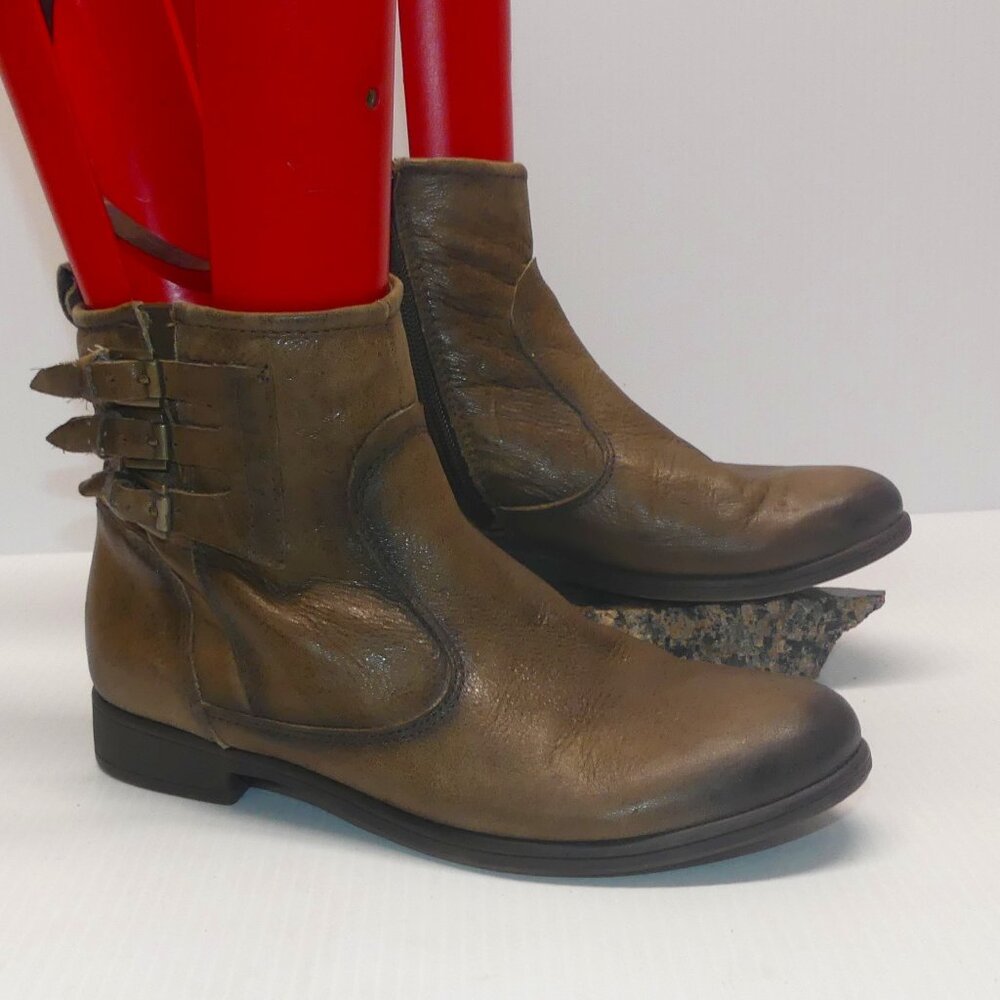 Women's Earth Norway buckle taupe leather ankle boot sz 6 B